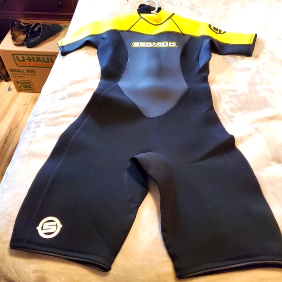 Sea Doo ladies Ultra Flex shorty wetsuit-size 7/8- like new - Picture 1 of 12